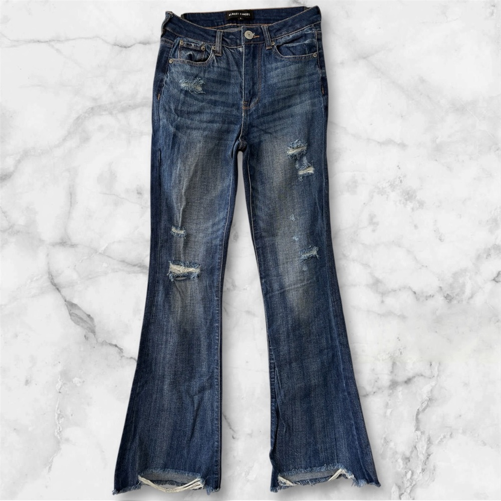 Stylish Blue Distressed Women's Jeans